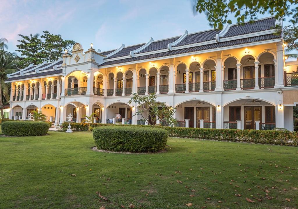 Racha Island Resort 4* - Tropical Escape