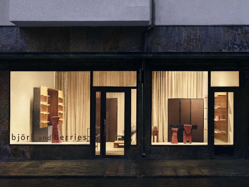 björk and berries